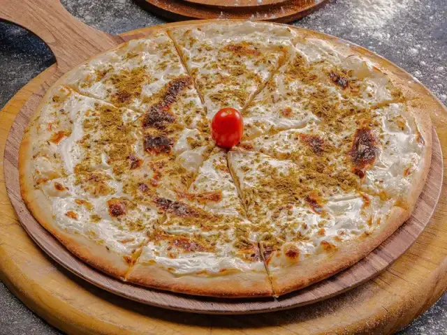 منقوشه لبنة و زعتر