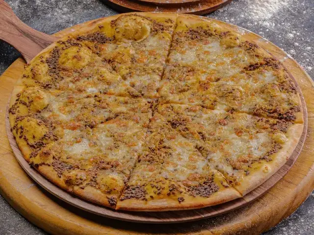 منقوشه جبنة و زعتر